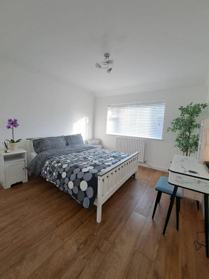 Gatwick House Apartment Crawley  Exterior photo